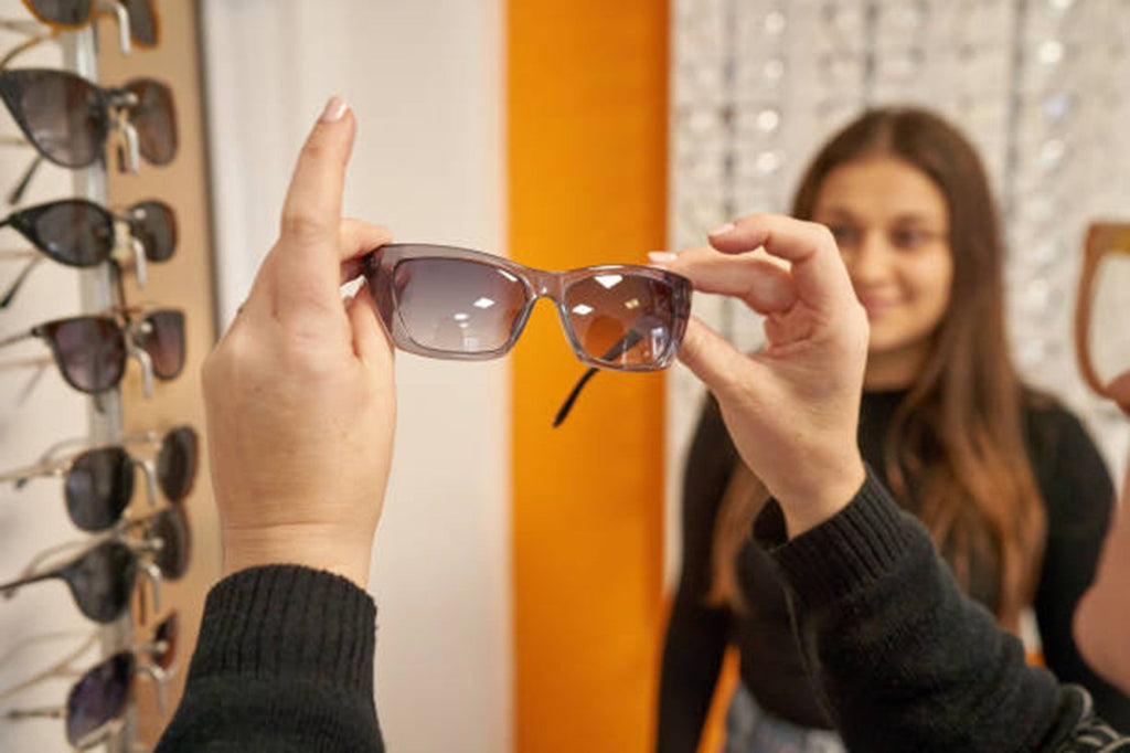 How to Measure Sunglasses So They Fit Right: Bridge Width, Temple Length, and Frame Width