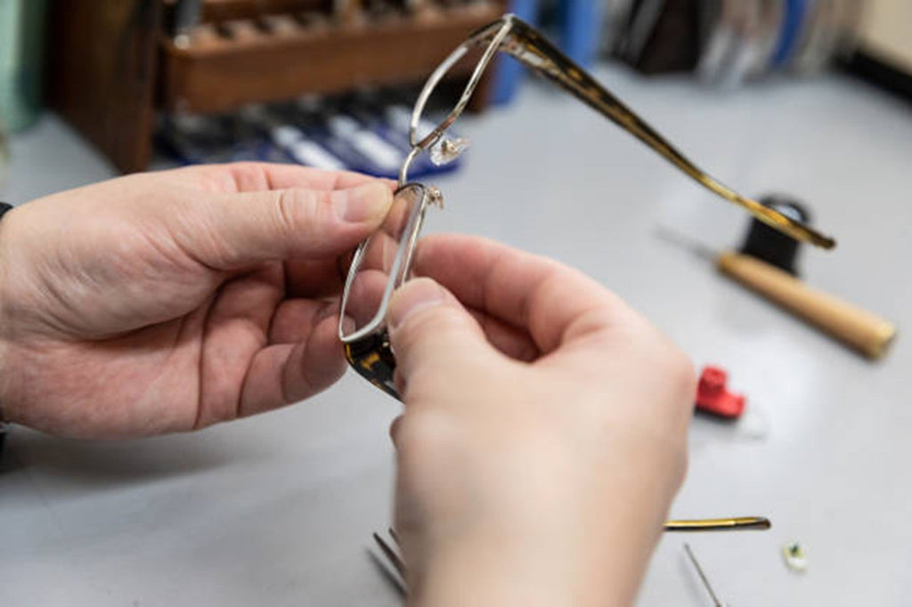 What Makes a Premium Sunglasses Hinge Feel Smooth and Stay Tight Over Time